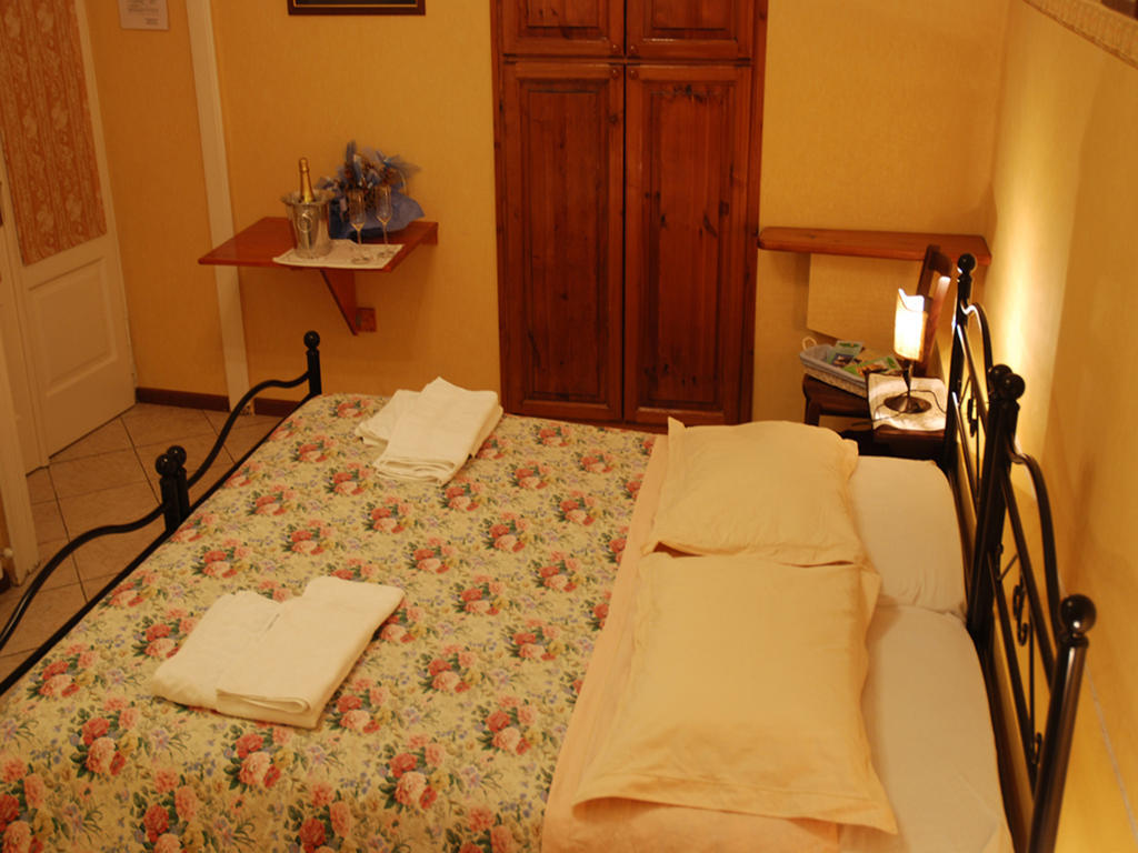 Affittacamere Girasole Trieste Habitación foto